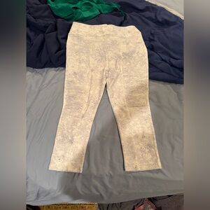 NWOT White Birch 1x Marbled Capris